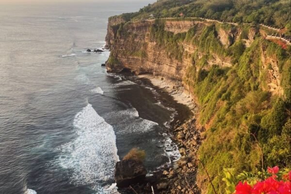 From Canggu: Uluwatu Temple, Kecak Dance & Beach Choice