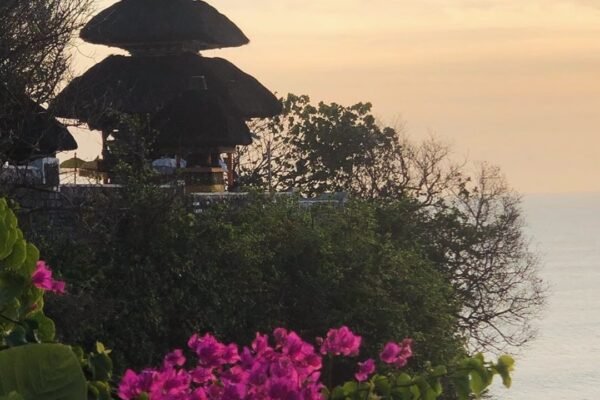From Canggu: Uluwatu Temple, Kecak Dance & Beach Choice