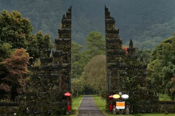 From Canggu: BratanTemple, Handara Gate & Jatiluwih Rice Terraces Tour