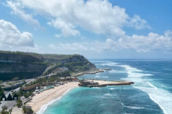 From Canggu: Uluwatu Temple, Kecak Dance & Beach Choice