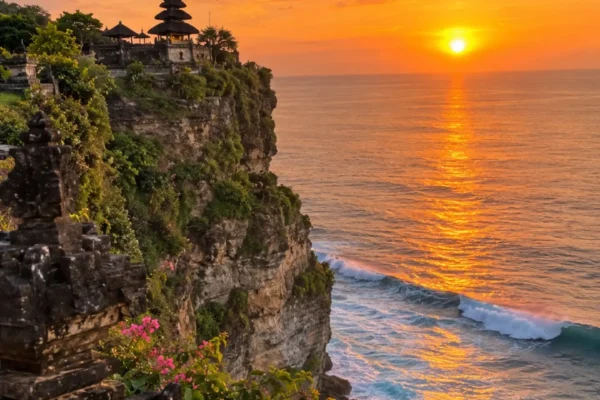 From Canggu: Uluwatu Temple, Kecak Dance & Beach Choice
