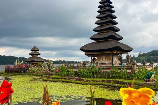 From Canggu: BratanTemple, Handara Gate & Jatiluwih Rice Terraces Tour